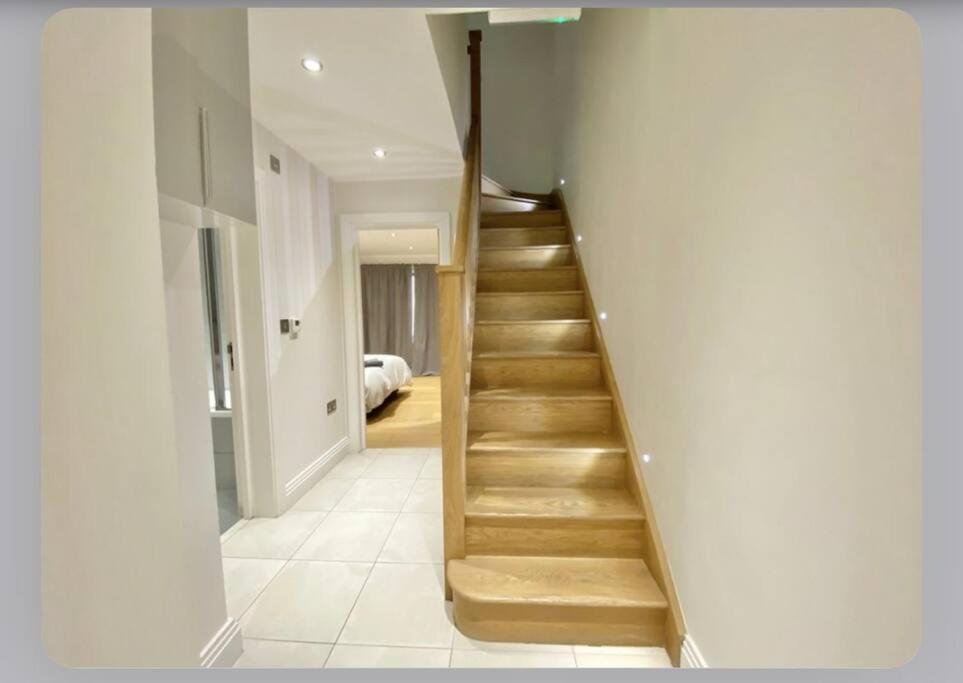 Luxury 4-Bed Apartment With Balcony & Garden, Near Emirates Stadium, 15 Mins To Central Londres Exterior foto