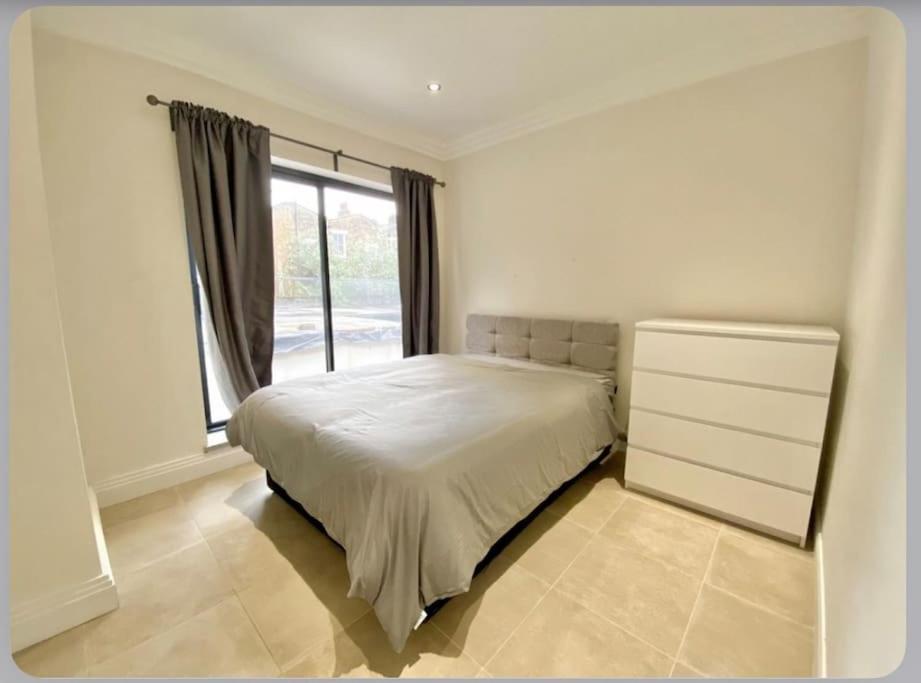 Luxury 4-Bed Apartment With Balcony & Garden, Near Emirates Stadium, 15 Mins To Central Londres Exterior foto